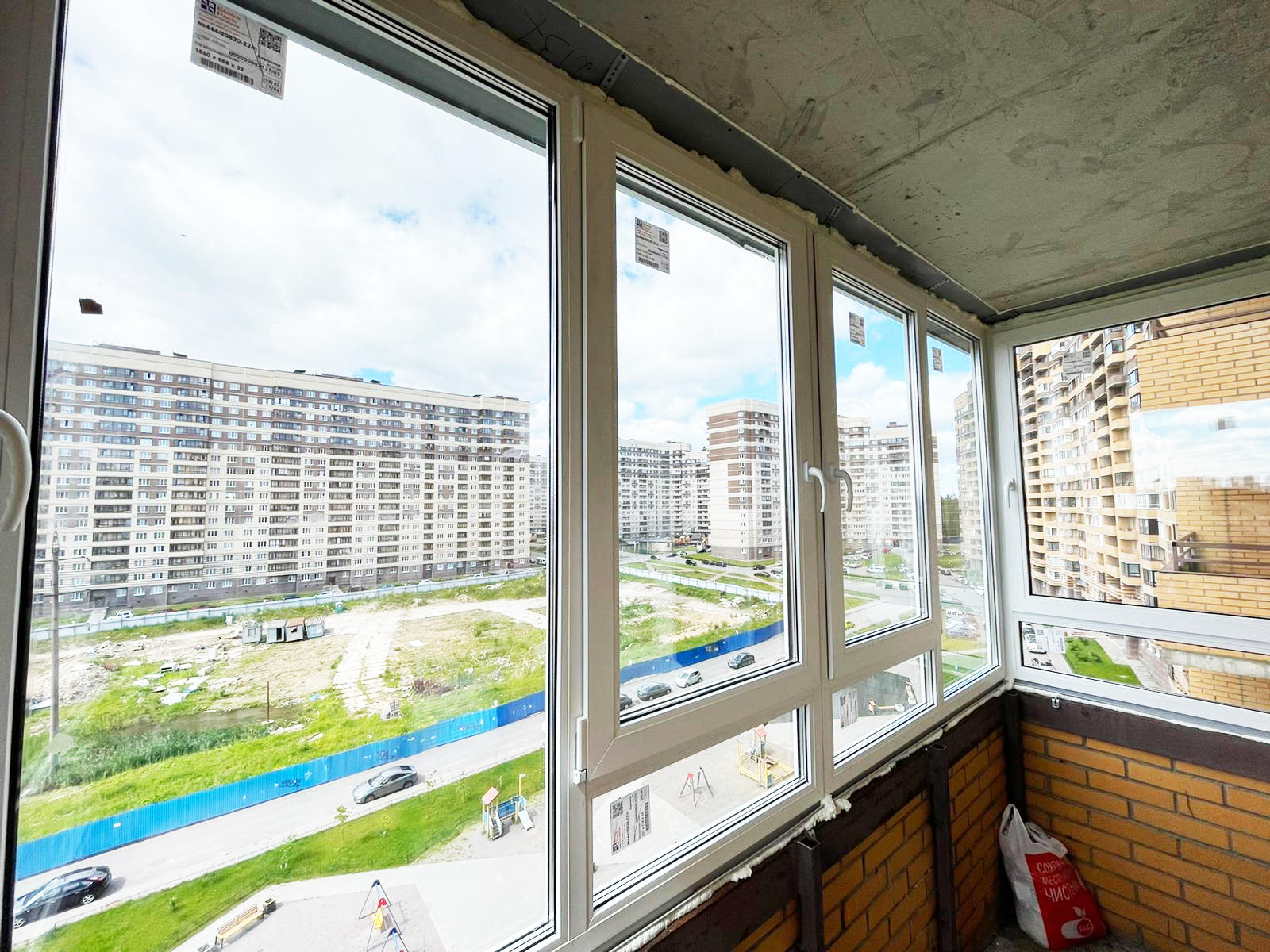 Остекление балконов в СПб и ЛО под ключ | Установка остекления балконов и  застекление лоджий стеклопакетом
